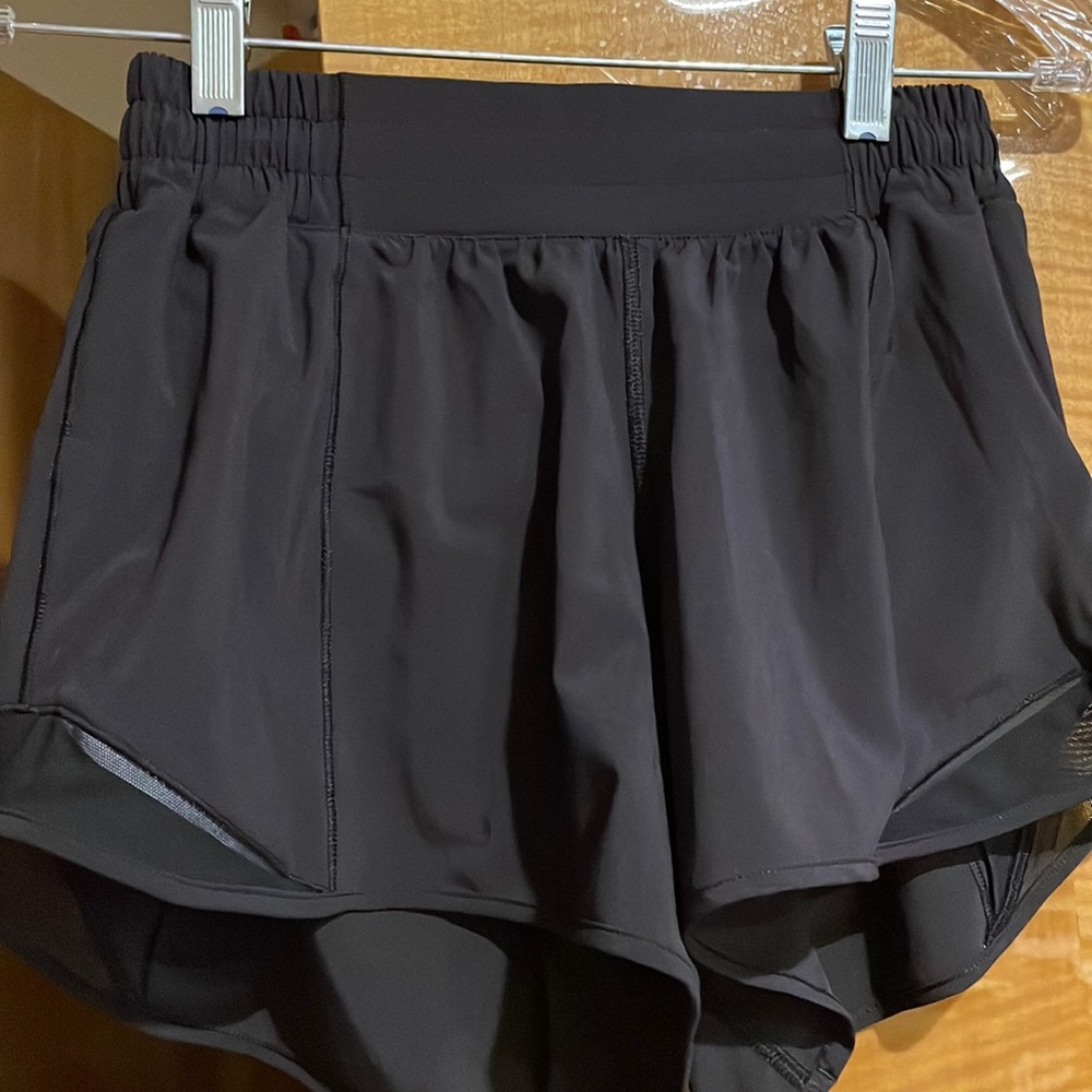 Lululemon black Hotty Hot shorts size 6 (tall)
